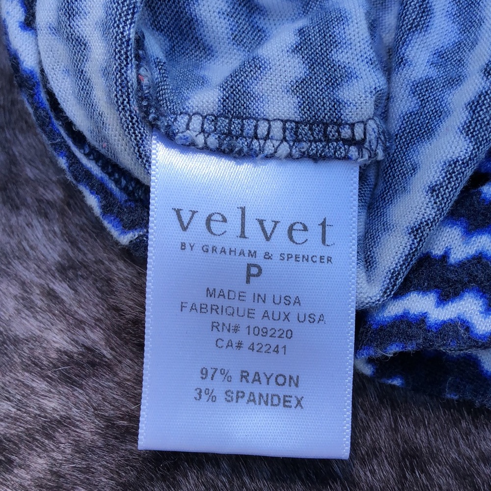 Long sleeve stretchy top by Velvet - Picture 4 of 4